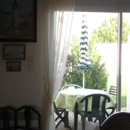 Casa vacanze Cozy Holiday In Les Petits Bonneveaux Near Sea Salles-sur-Mer